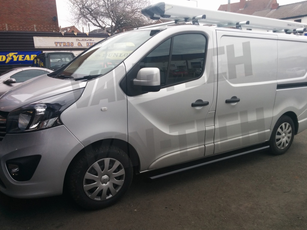 Trafic Vivaro Primastar SWB LWB Black Slashed End Side Bars | Van-Tech