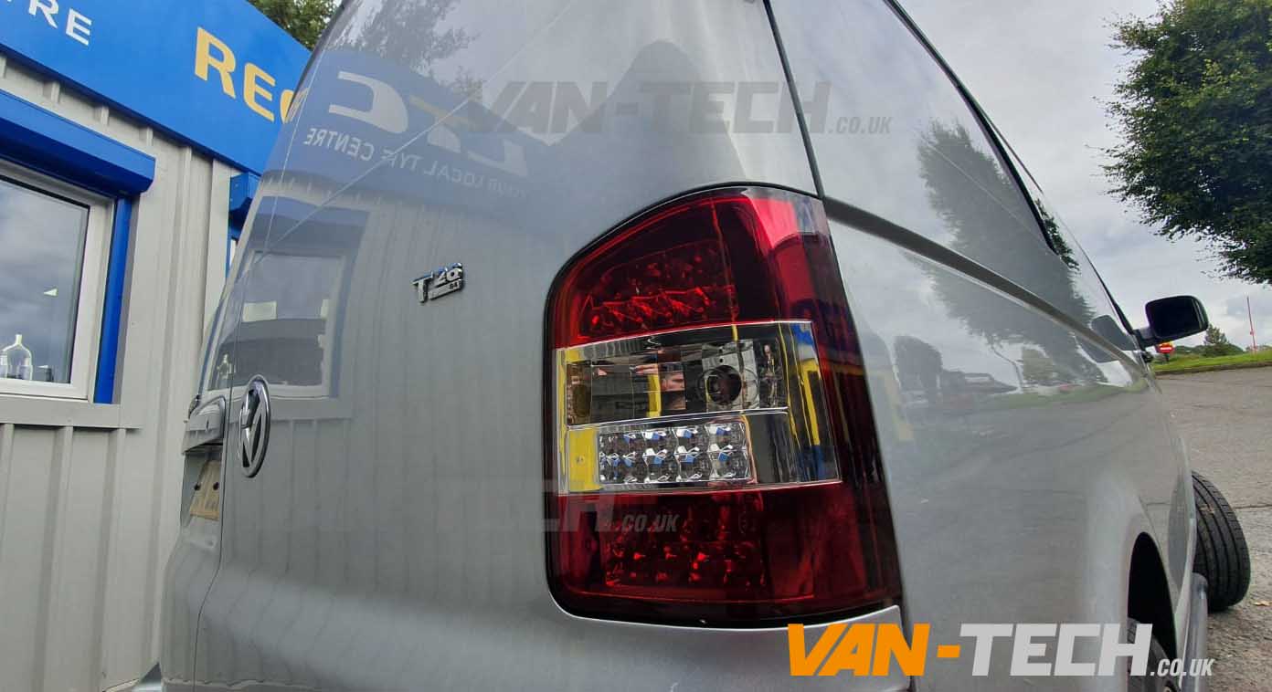 VW T5, T5.1 Smoked Barn Door LHD Rückleuchten Weiß Bars LED Left Hand Drive  Van only MK3