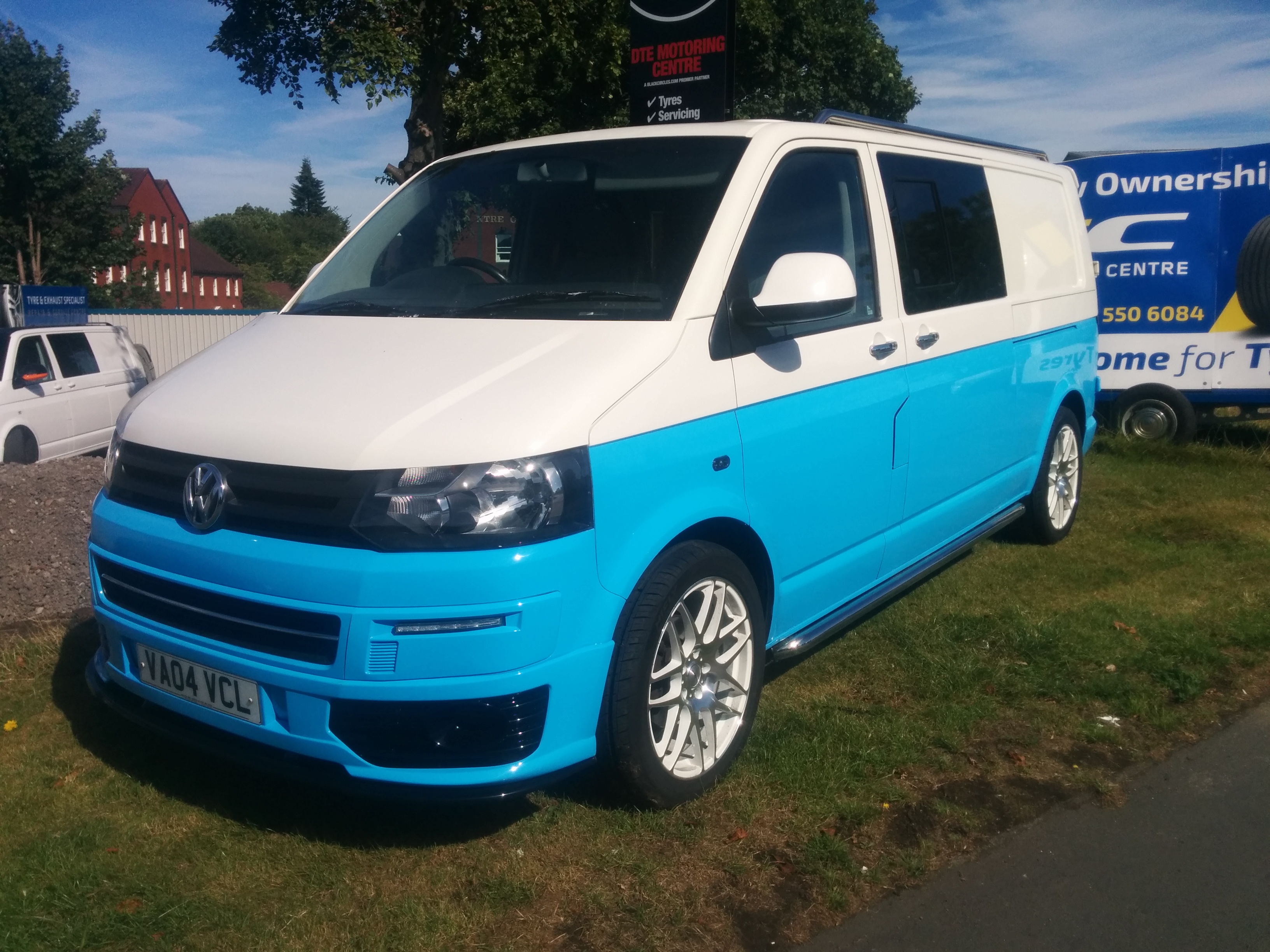 volkswagen transporter white