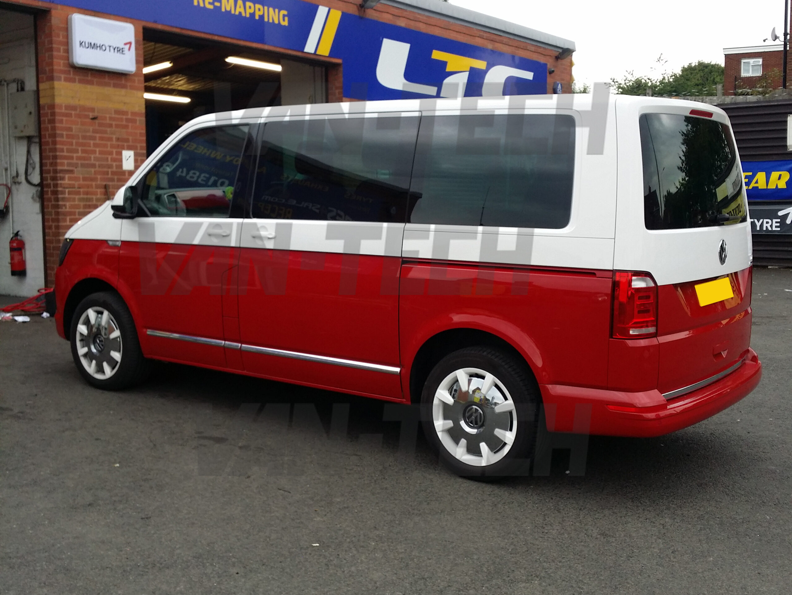 VW transporter T6 van Sportline side bars and Aluminium cast end roof ...