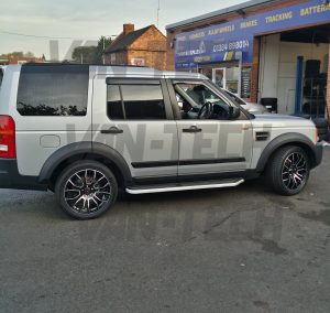 wolfrace-evoke-black-and-polished-alloy-wheels-20-inch-fitted-to-a-land-rover-1